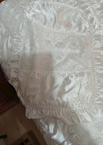 İşlemeli Beyaz Parlak Yatak Örtüsü çift kişilik - Görsel 3