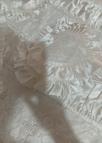 İşlemeli Beyaz Parlak Yatak Örtüsü çift kişilik - Görsel 5