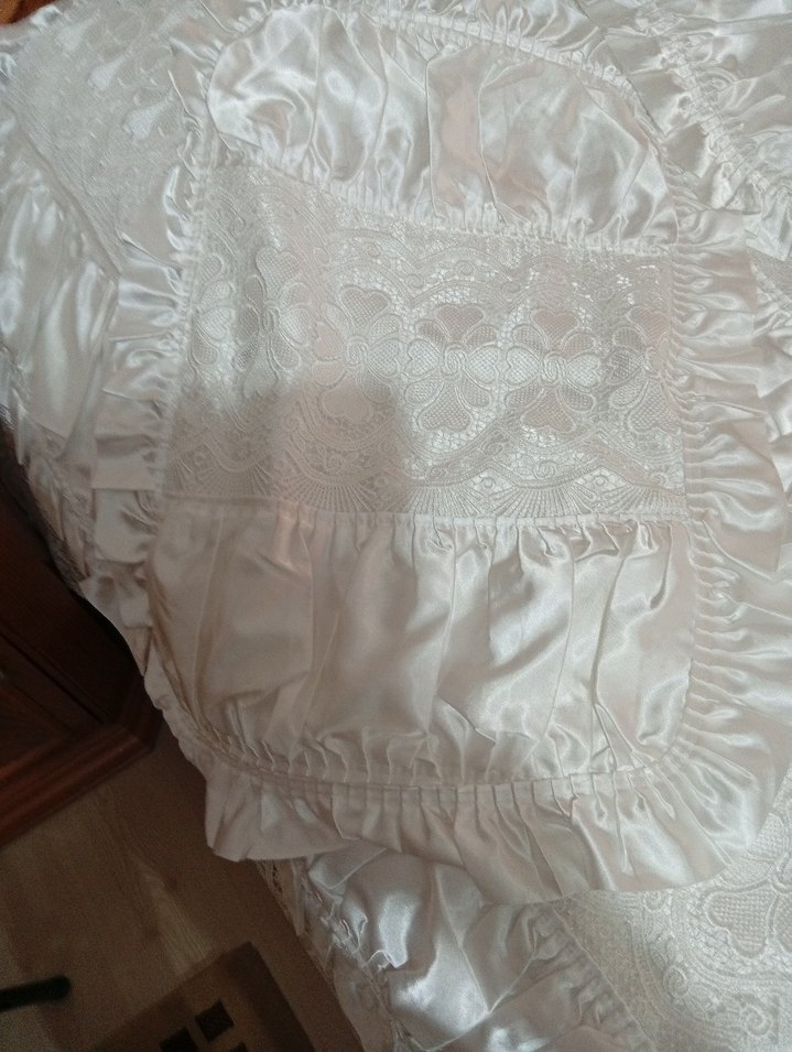 İşlemeli Beyaz Parlak Yatak Örtüsü çift kişilik - Görsel 3