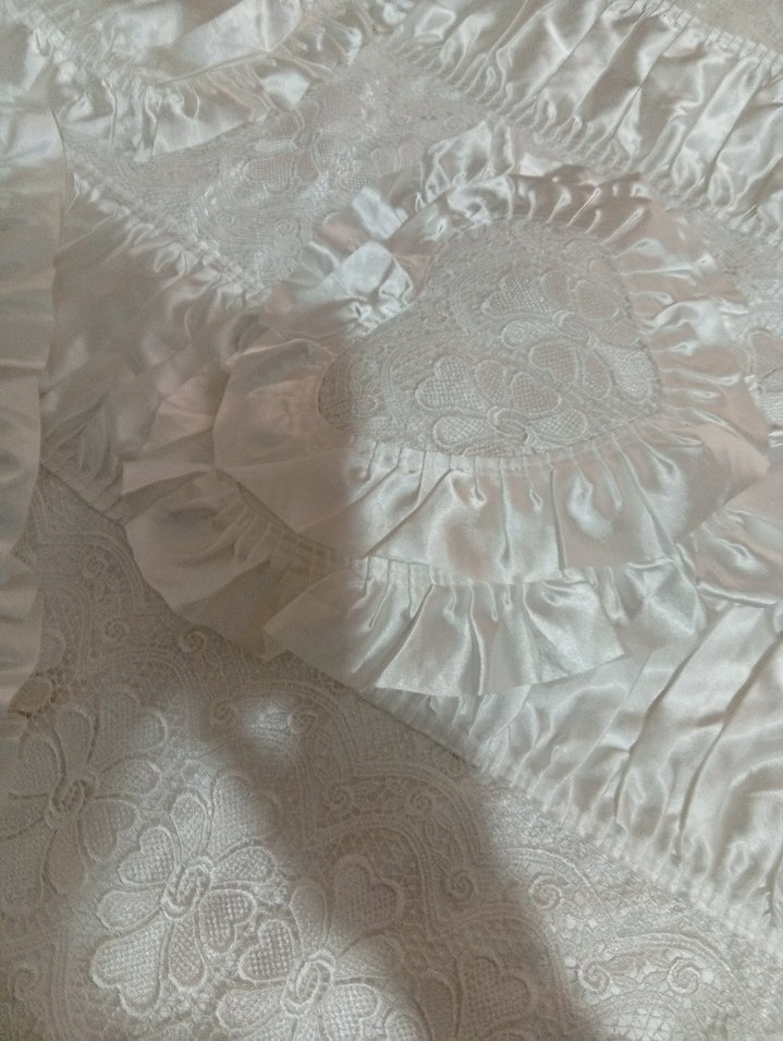 İşlemeli Beyaz Parlak Yatak Örtüsü çift kişilik - Görsel 5