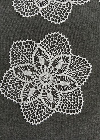 Beyaz İşlemeli Dantel - Görsel 2
