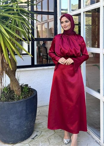 Bordo Saten Long Elbise Yüksek Yaka Drapeli