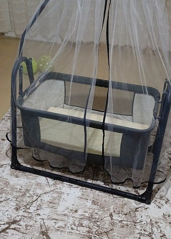 Gri Bebek Beşiği ve Tül Koruma Örtüsü