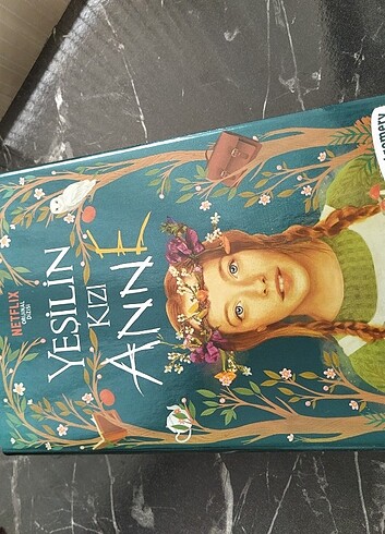 CİLTLİ YEŞİLİN KIZI ANNE
