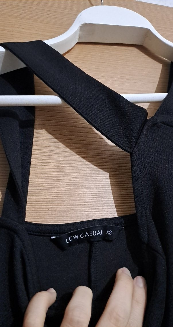 Siyah Midi Yüksek Yakalı Kolsuz Elbise - Görsel 3