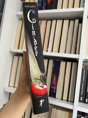  Beden Marissa Meyer- Cinder