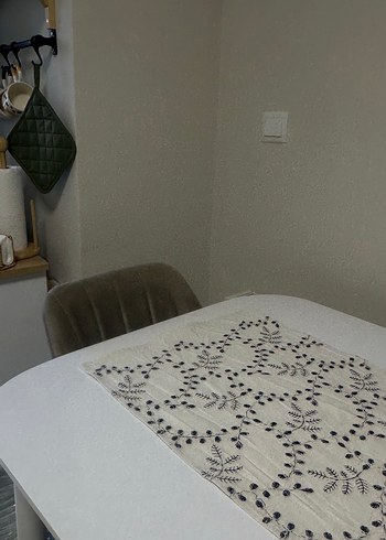 Nakışlı lacivert bej Masa Örtüsü - Görsel 2