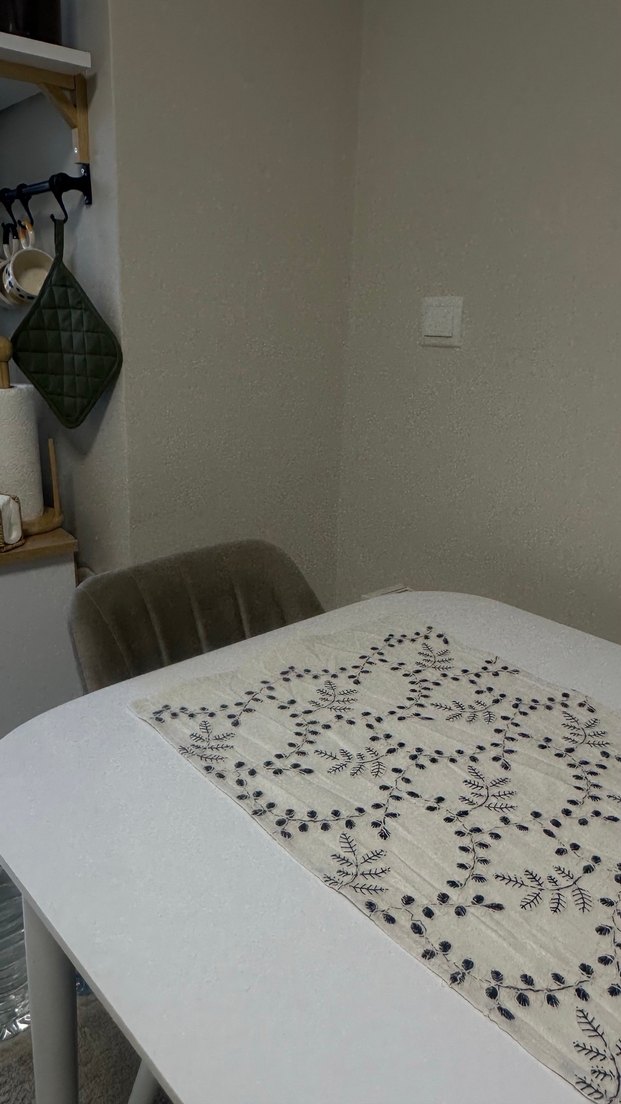 Nakışlı lacivert bej Masa Örtüsü - Görsel 2