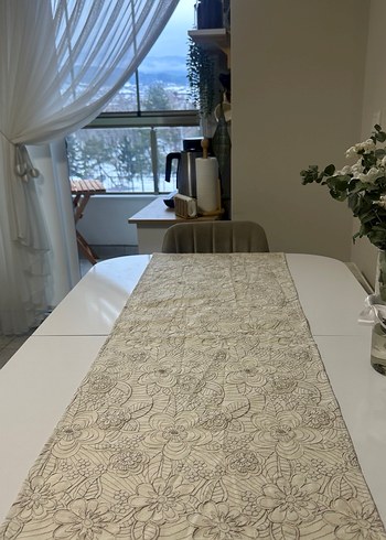Bej Baskılı Masa Örtüsü - Görsel 3
