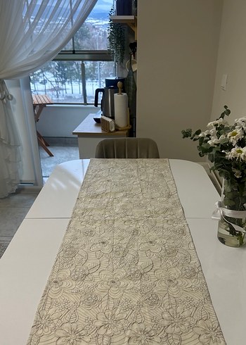 Bej Baskılı Masa Örtüsü - Görsel 4