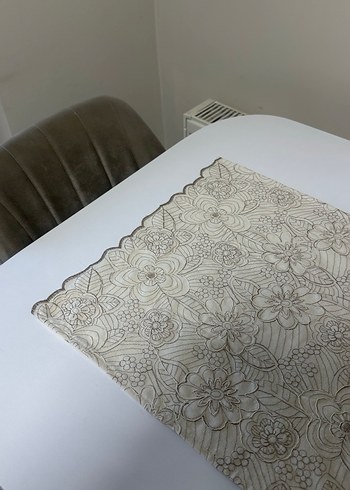 Bej Baskılı Masa Örtüsü - Görsel 2