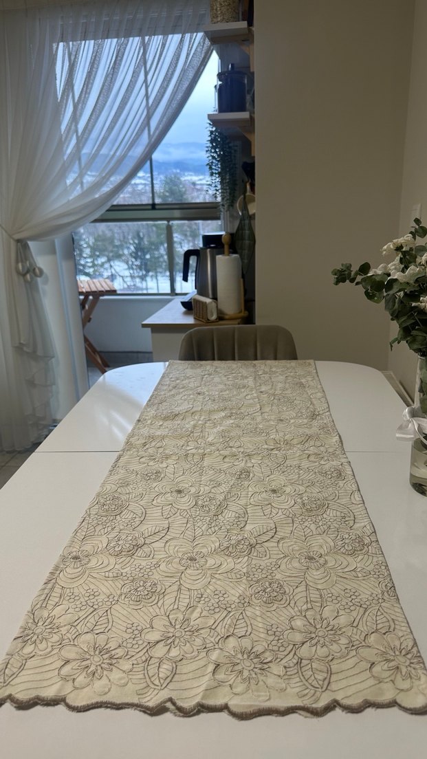 Bej Baskılı Masa Örtüsü - Görsel 3
