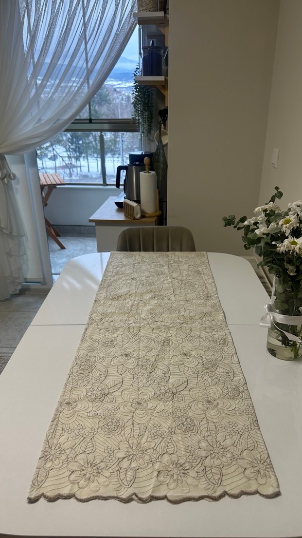 Bej Baskılı Masa Örtüsü - Görsel 4