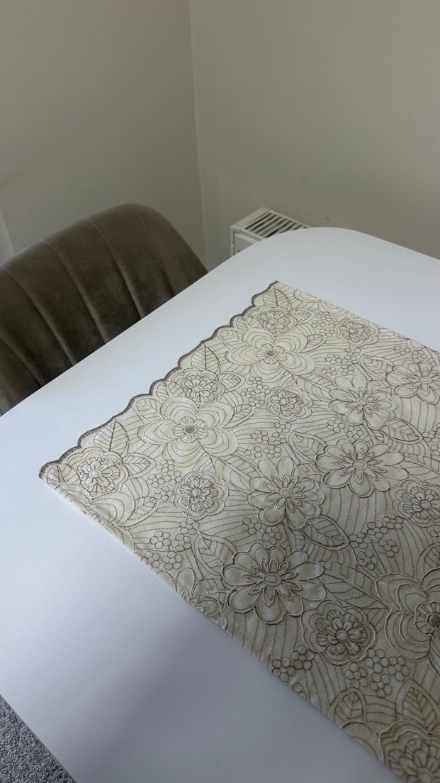 Bej Baskılı Masa Örtüsü - Görsel 2