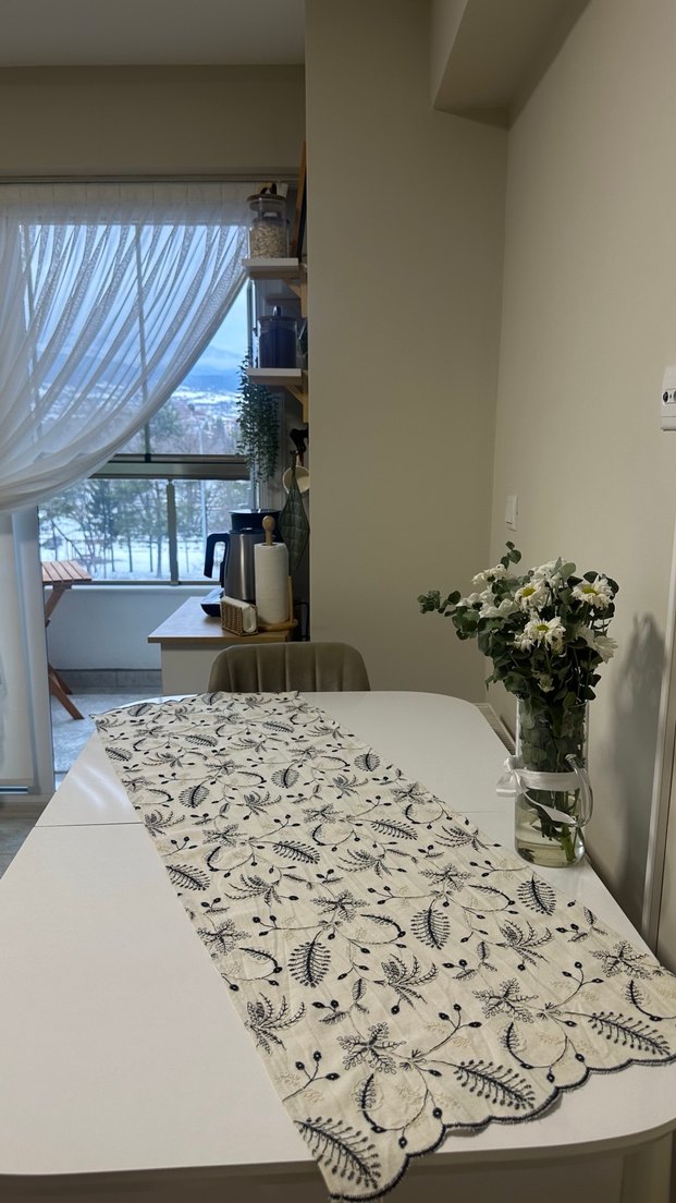 Siyah Desenli Modern bej Masa Örtüsü - Görsel 2