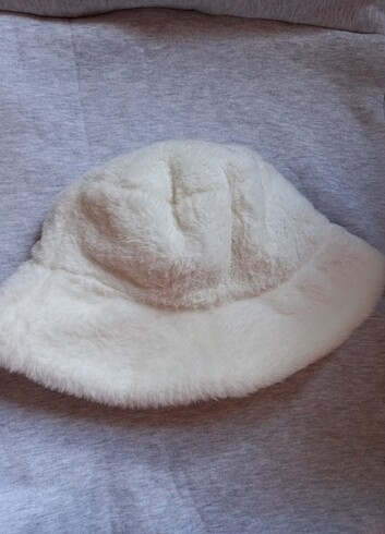 Peluş şapka