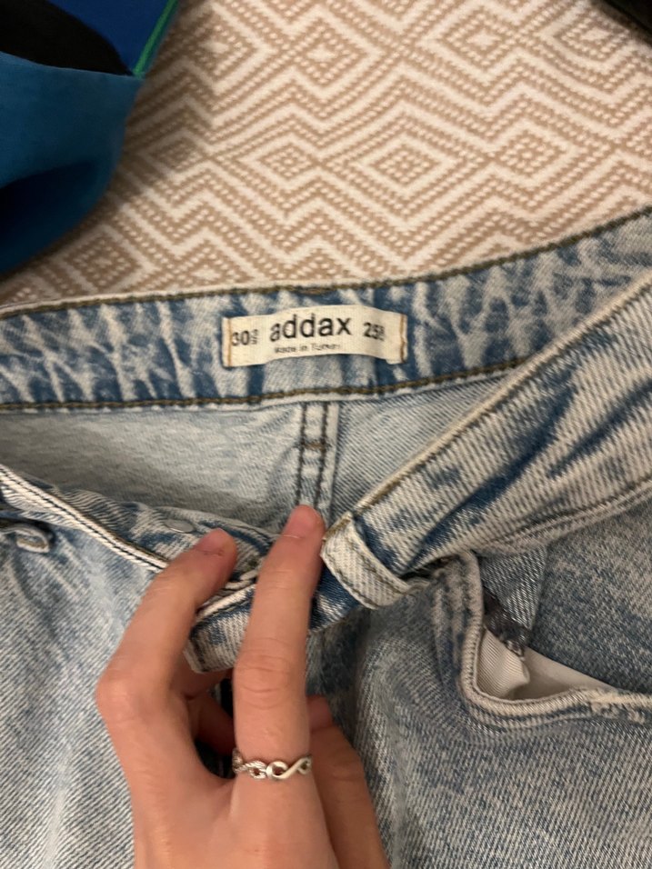 Açık Mavi Yıkamalı Rahat Kesim Jean — görsel 4/6