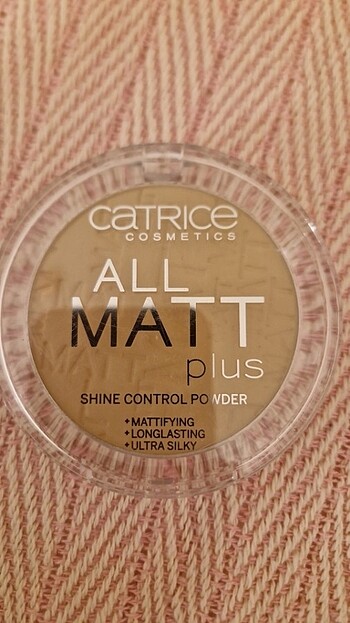 Catrice marka pudra No.020 