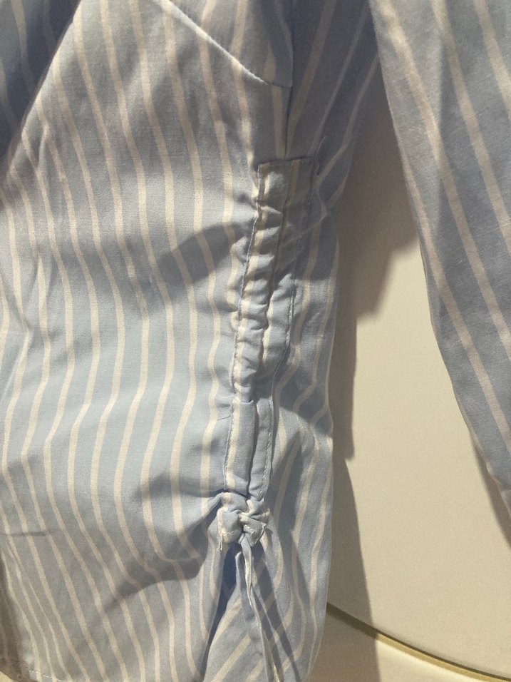 BERSHKA Uzun Kollu Düğmeli Mavi Çizgili Kadın Gömlek - Görsel 4