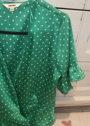 Yeşil Puantiyeli V Yakalı Fırfırlı Bluz - Görsel 6