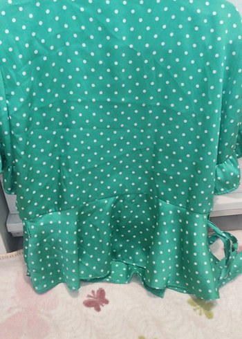 Yeşil Puantiyeli V Yakalı Fırfırlı Bluz - Görsel 7