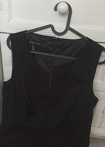 V Yaka Siyah Piliseli Midi Elbise - Görsel 8