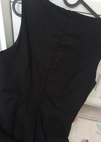 V Yaka Siyah Piliseli Midi Elbise - Görsel 7