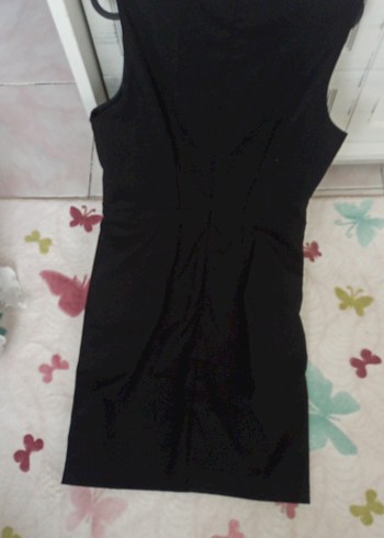 V Yaka Siyah Piliseli Midi Elbise - Görsel 5