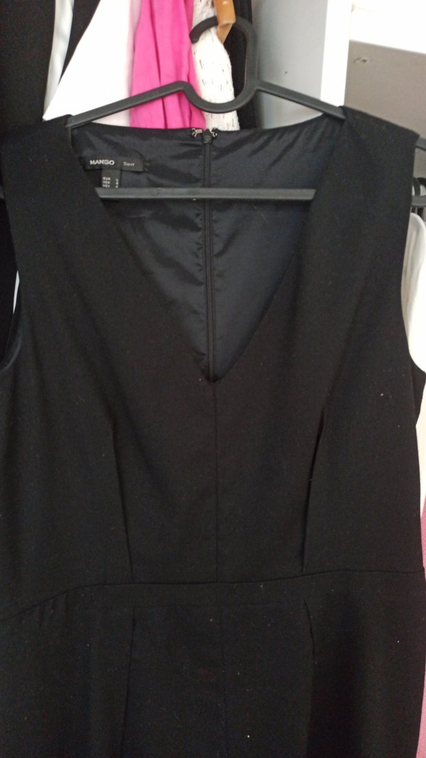 V Yaka Siyah Piliseli Midi Elbise - Görsel 3