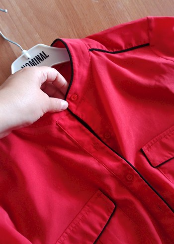 Kadın Parlak Kırmızı Düğmeli Gömlek - Görsel 8