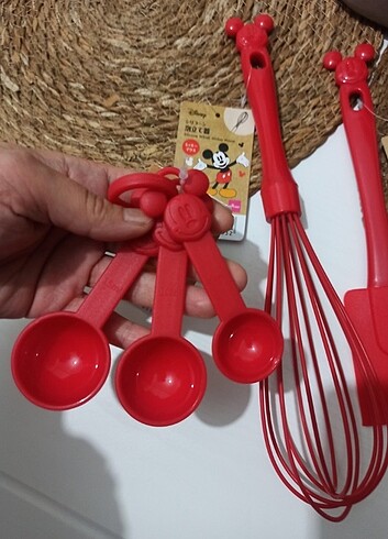 Walt Disney World Mickey Mouse Kırmızı Çırpıcı Seti ??