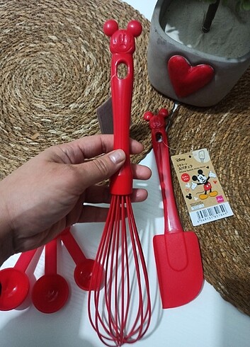 Beden Mickey Mouse Kırmızı Çırpıcı Seti ??