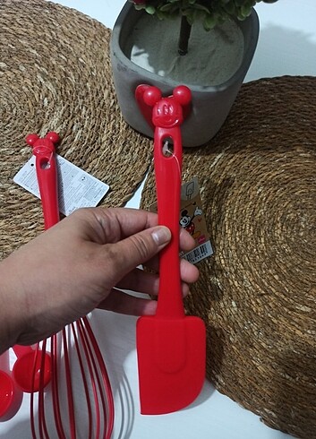 Beden Renk Mickey Mouse Kırmızı Çırpıcı Seti ??