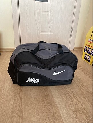 Nike valiz çanta