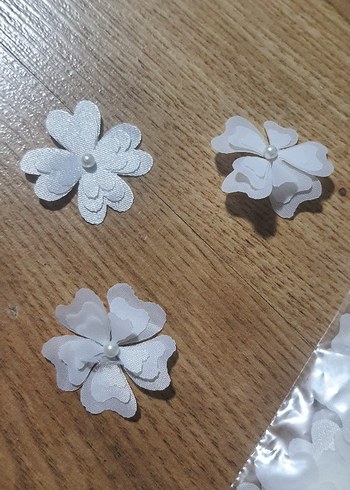 Beyaz Çiçekli Süsü 3'lü Set. - Görsel 2