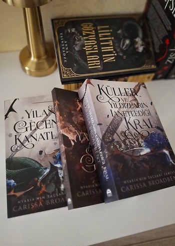 Carissa Broadbent Roman Serisi - 3 Kitap