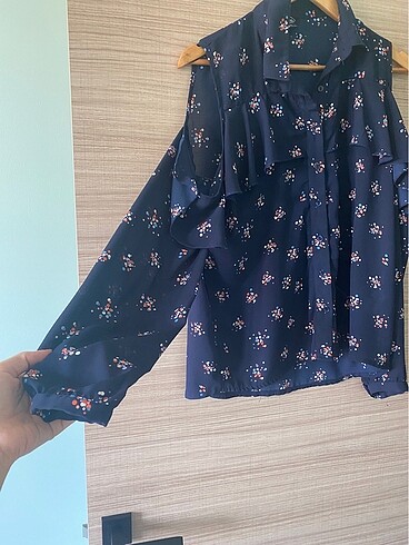 Omuz dekolteli gömlek - Görsel 3