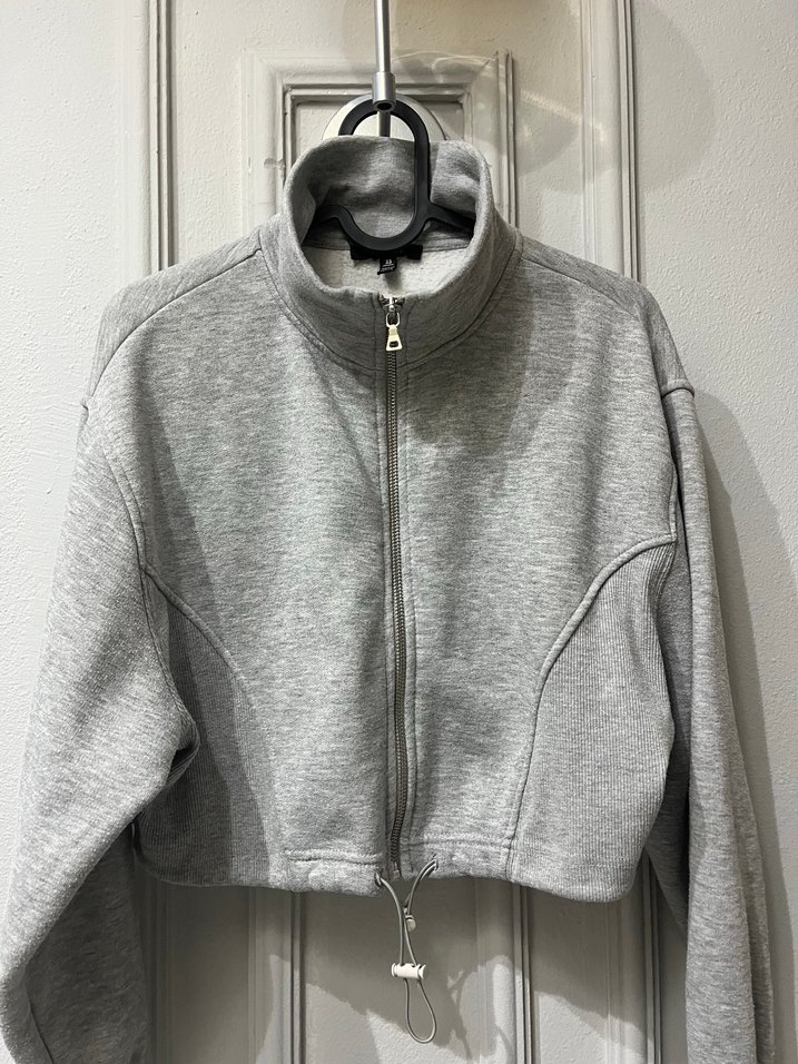 Gri Fermuarlı Kısa Kesim Sweatshirt - Görsel 3