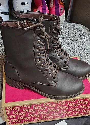 Deichmann Graceland fermuarlı bilekli acı kahve bot