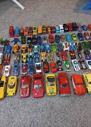  Beden Renk 92 adet hotwheels arabalar 