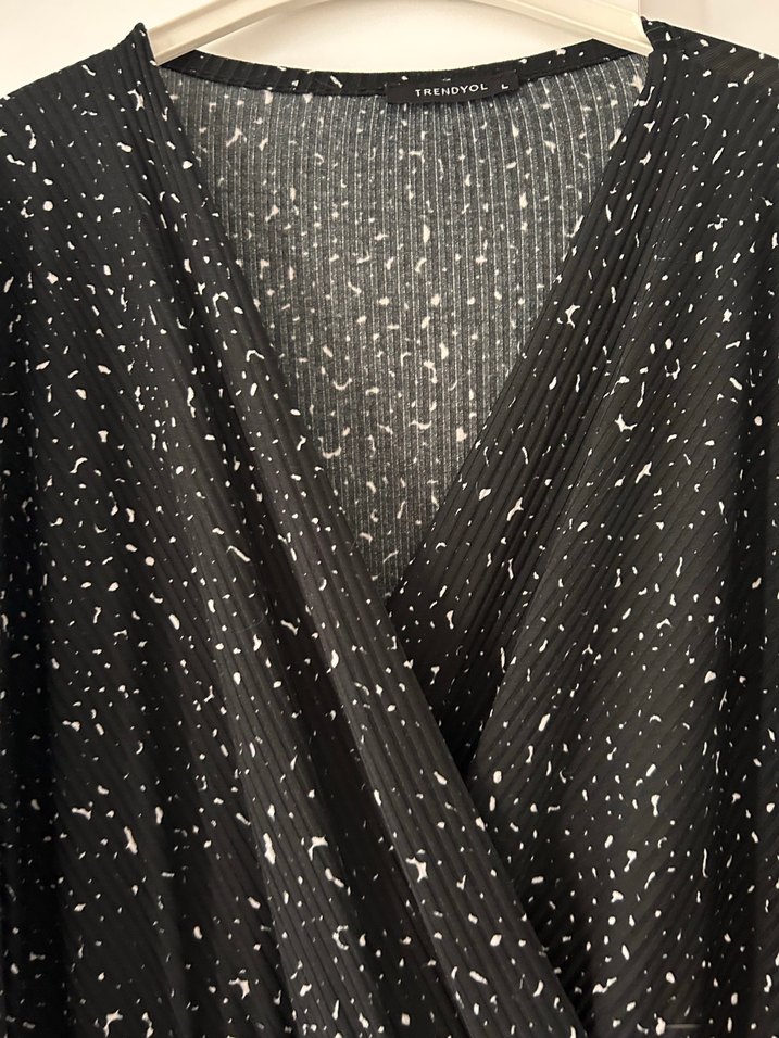 Siyah Puantiyeli Uzun Pilili Kadın Elbise - Görsel 4