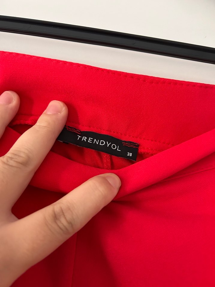 Kırmızı Mini Fırfırlı Kadın Şort - Görsel 4