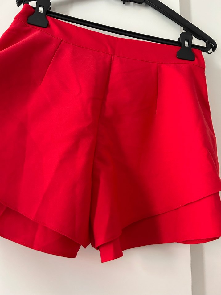 Kırmızı Mini Fırfırlı Kadın Şort - Görsel 2