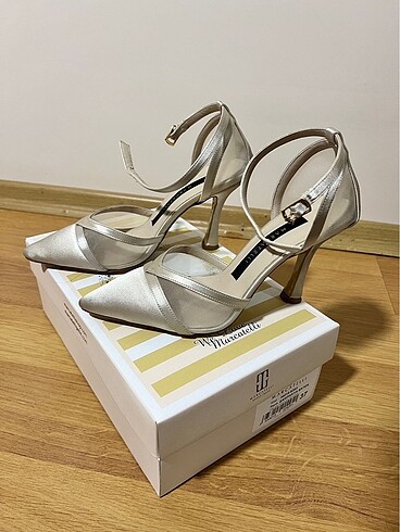 37 Beden MARCATELLİ stiletto bej şampanya rengi