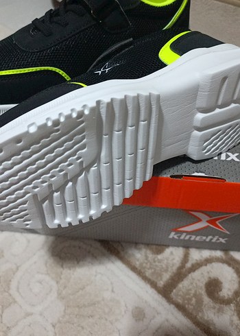 35 Beden Erkek Çocuk Siyah Renkli Spor Ayakkabı