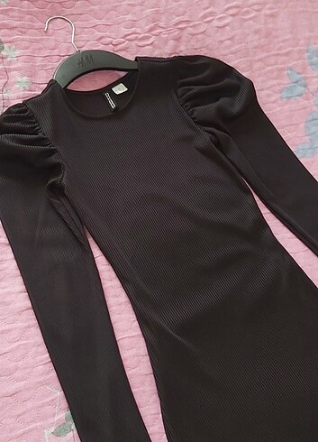 H&M Parlak Kumaş Ribanalı Elbise