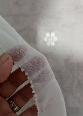 Beyaz Nakışlı Tülbent - Görsel 3