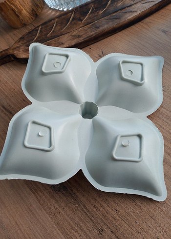 Gri Parlak Çiçek Desenli Servis Tabağı - Görsel 2