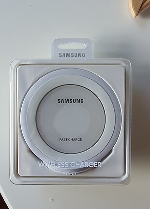 Samsung Kablosuz Hızlı Şarj Standı 