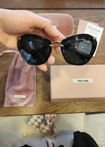 Miu Miu Siyah Kadın Güneş Gözlüğü